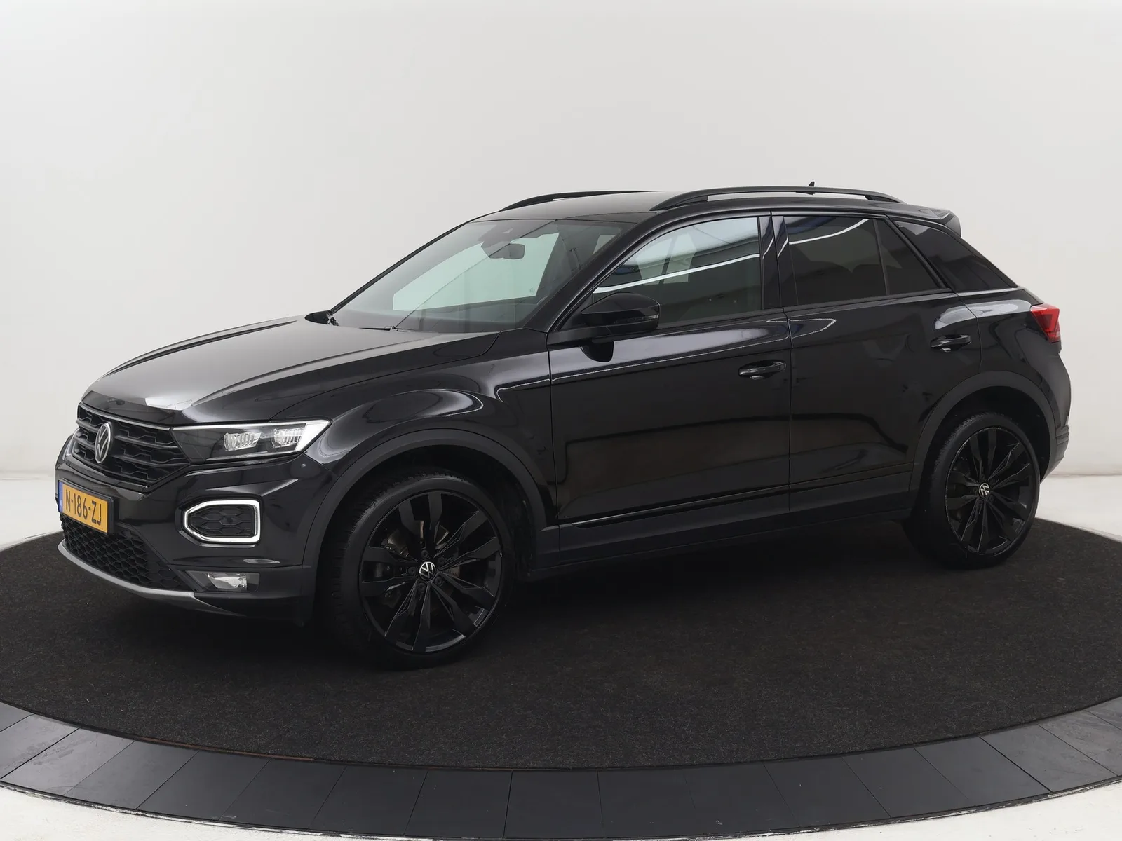 Volkswagen T-Roc (2022) — foto 1