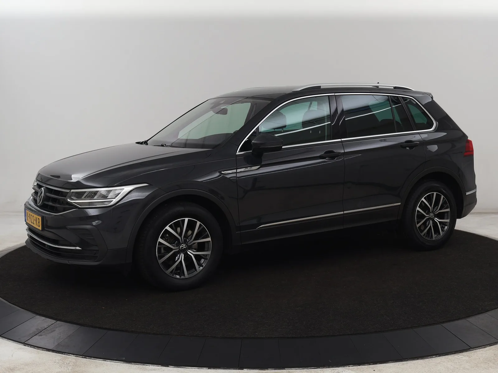 Volkswagen Tiguan (2021) — foto 1