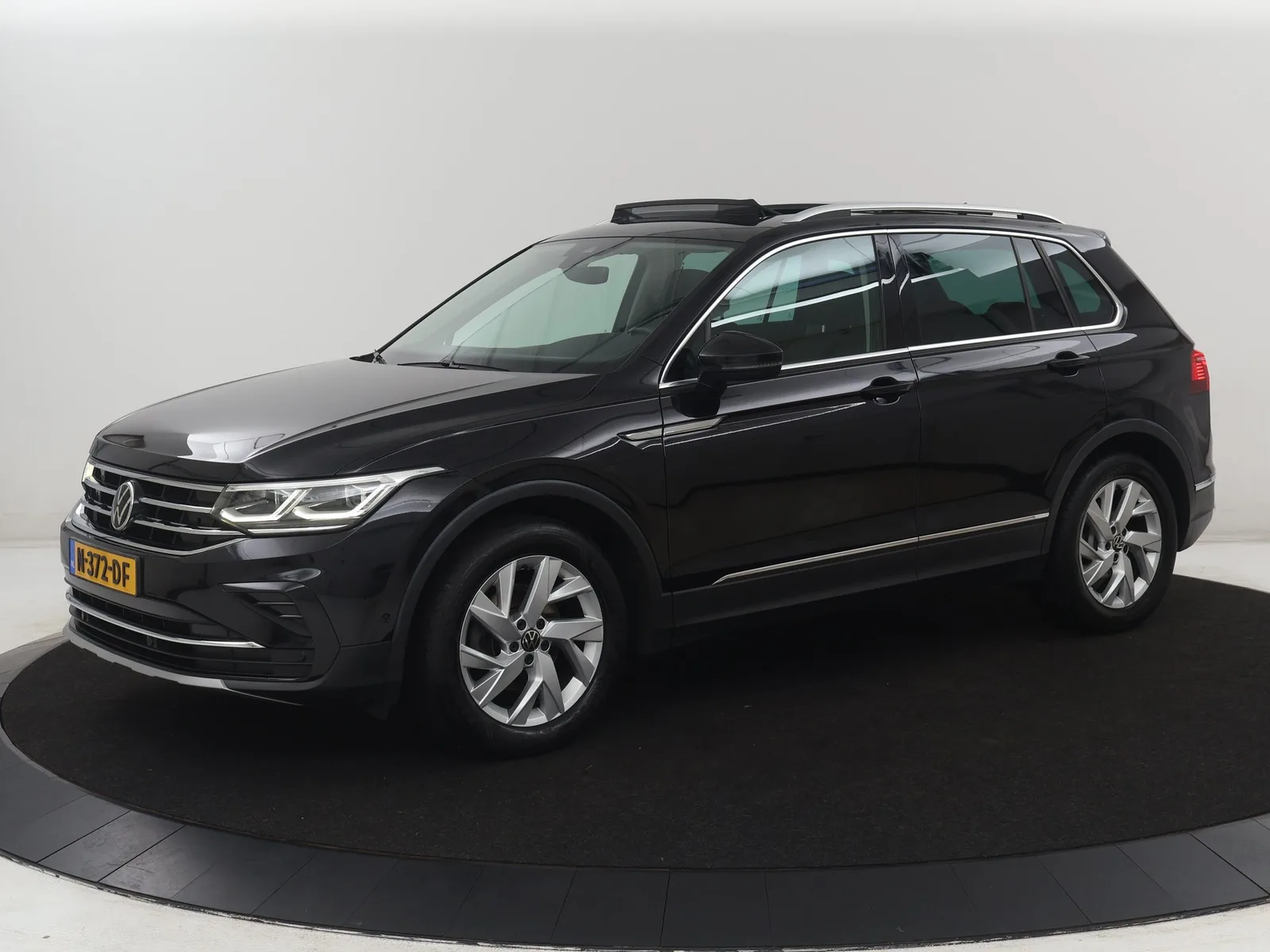 Volkswagen Tiguan (2021) — foto 1