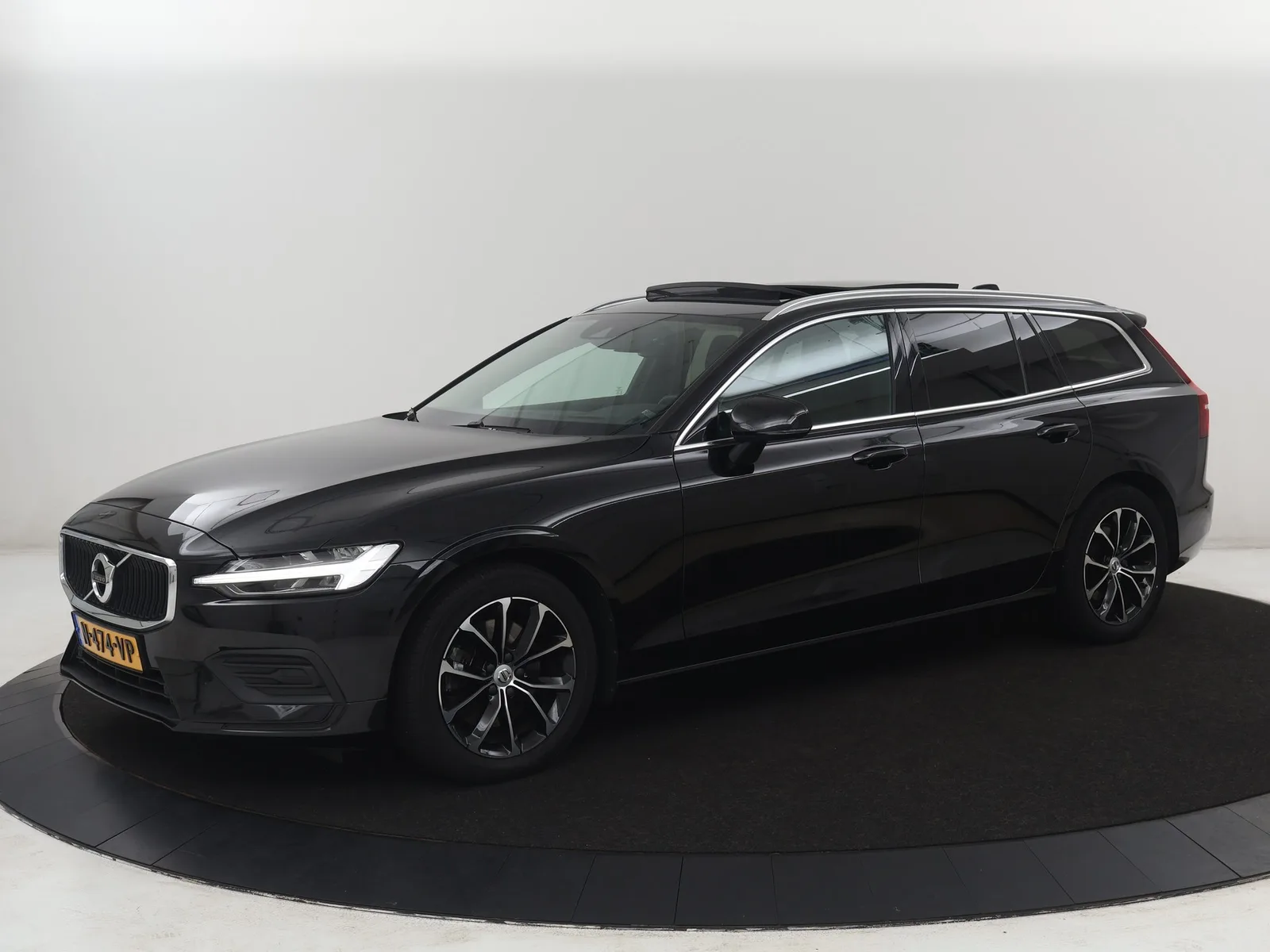 Volvo V60 (2022) — foto 1