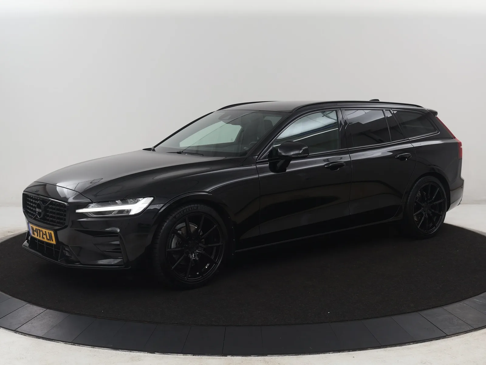 Volvo V60 (2022) — foto 1