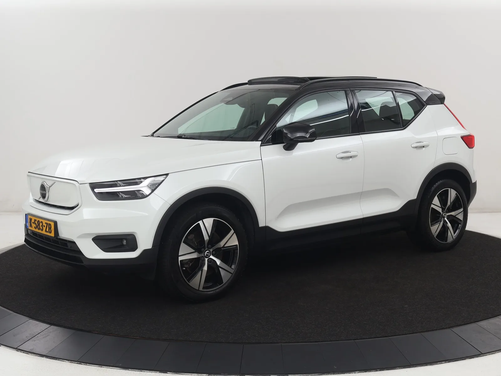 Volvo XC40 (2021) — foto 1