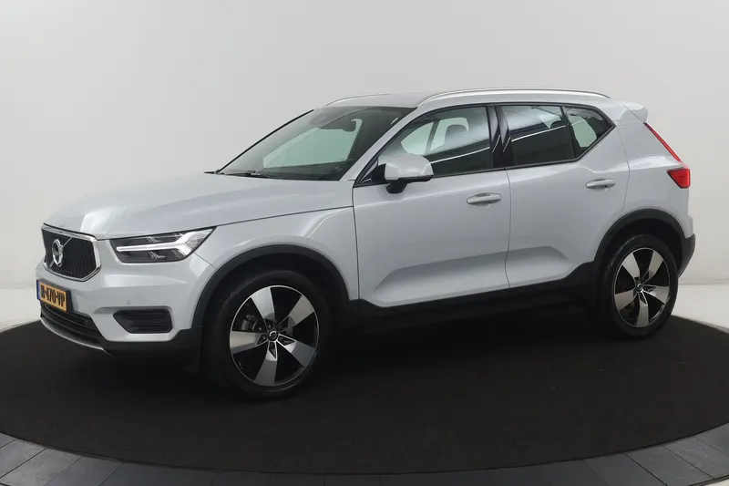 Volvo XC40 (2022)