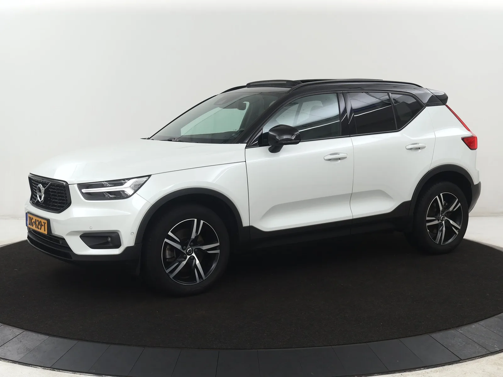 Volvo XC40 (2019) — foto 1