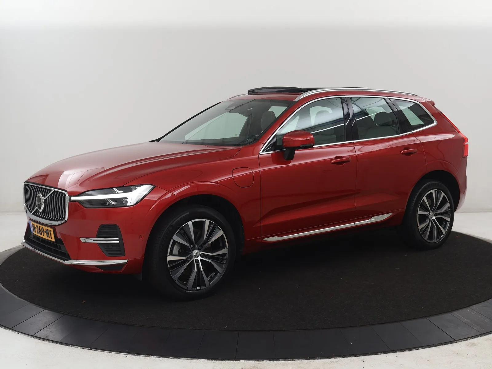 Volvo XC60 (2021) — foto 1