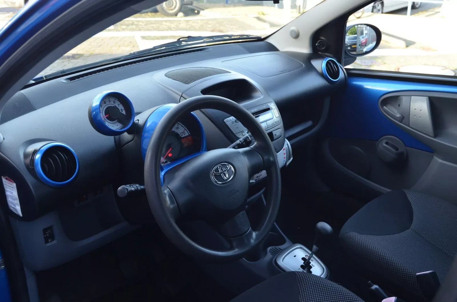 Toyota Aygo (2010) — foto 1