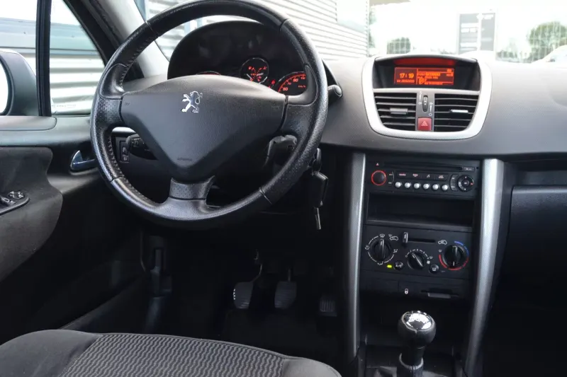 Peugeot 207 (2006)