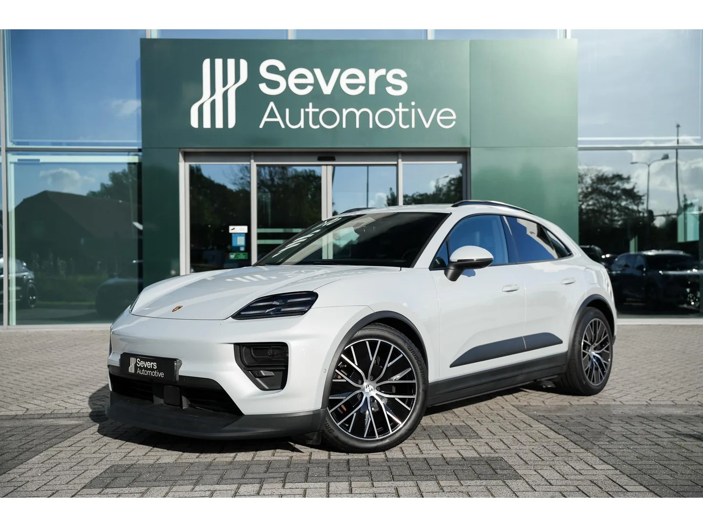 Porsche Macan (2025) — foto 1