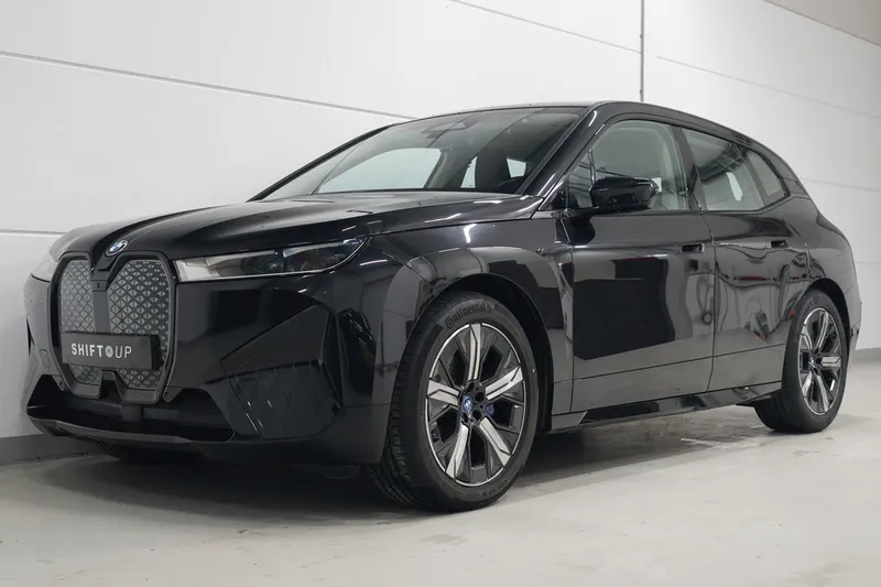 BMW iX (2024)