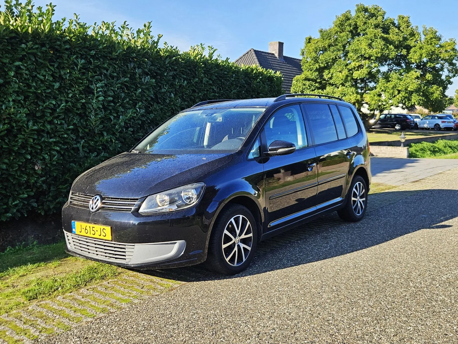 Volkswagen Touran (2010) — foto 1