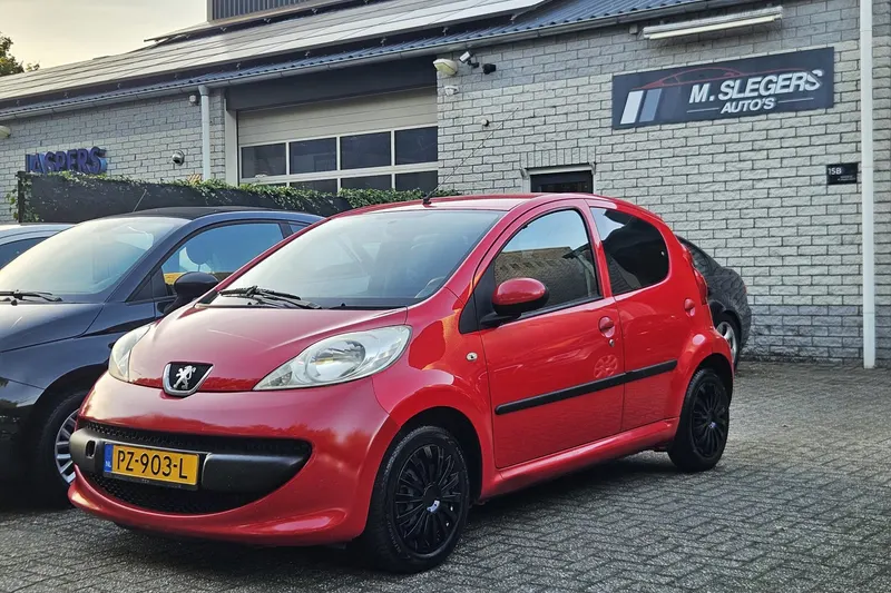 Peugeot 107 (2008)