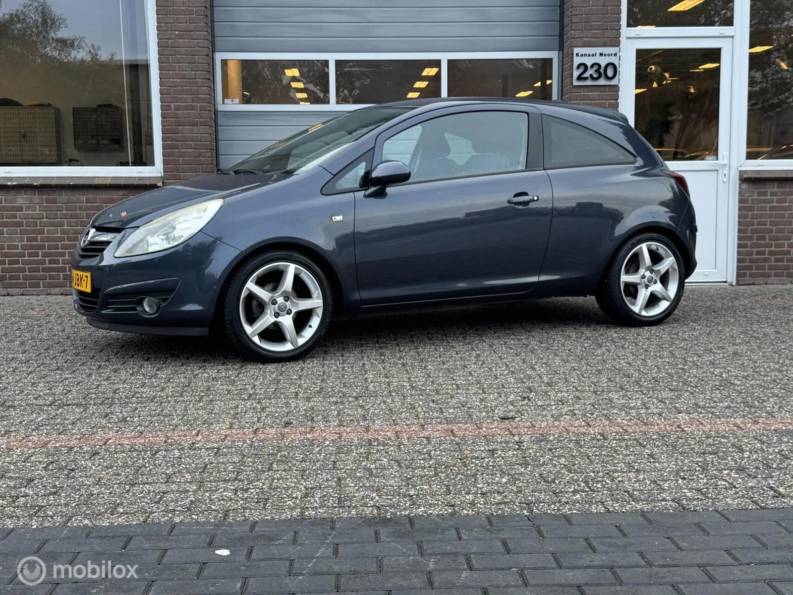 Opel Corsa (2009) — foto 1