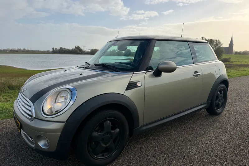 MINI Cooper (2009)