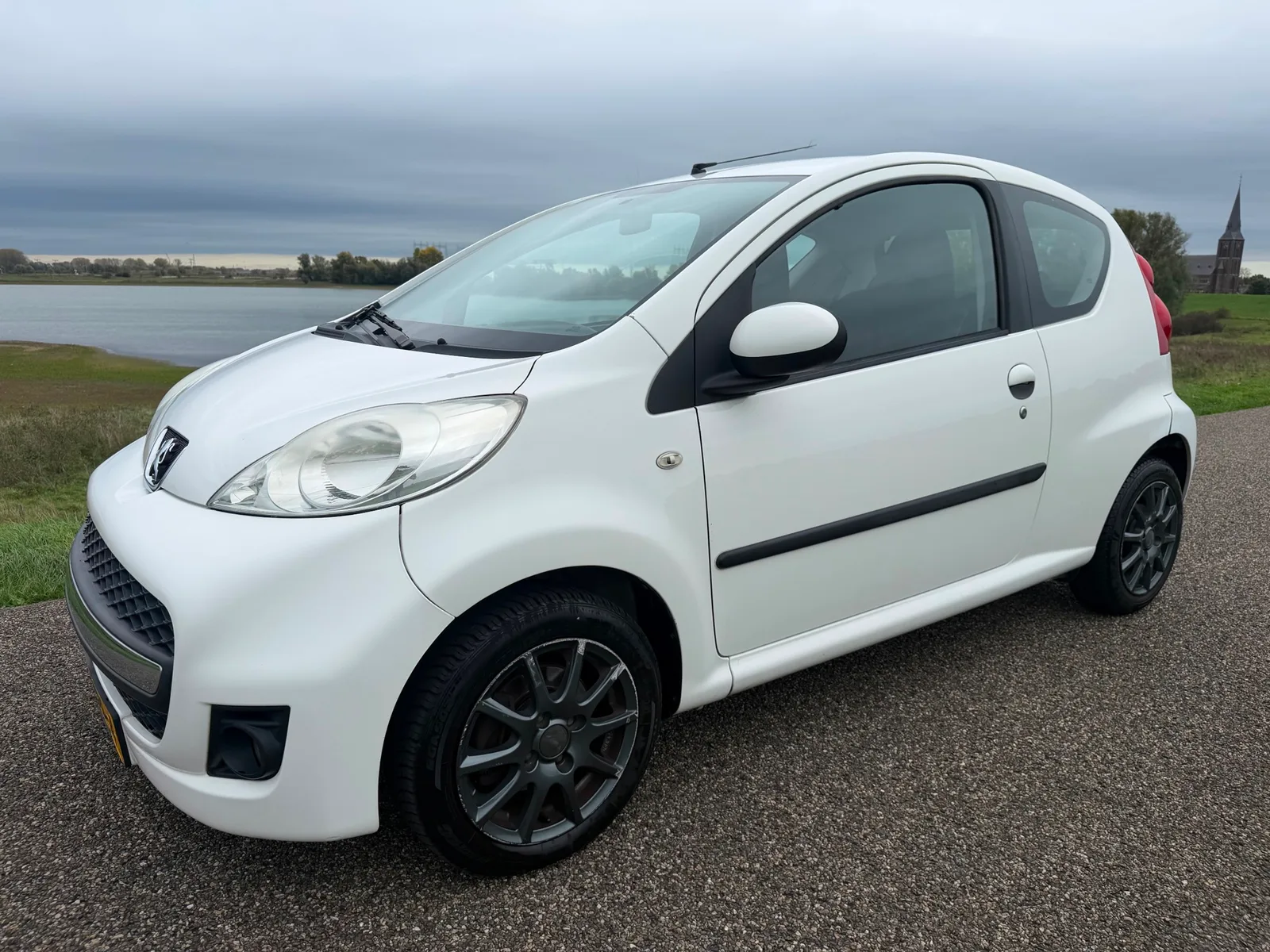 Peugeot 107 (2009) — foto 1
