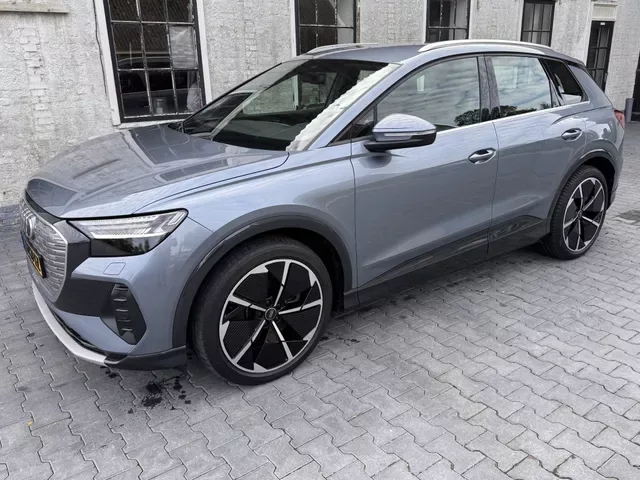 Audi Q4 e-tron (2021) — foto 1