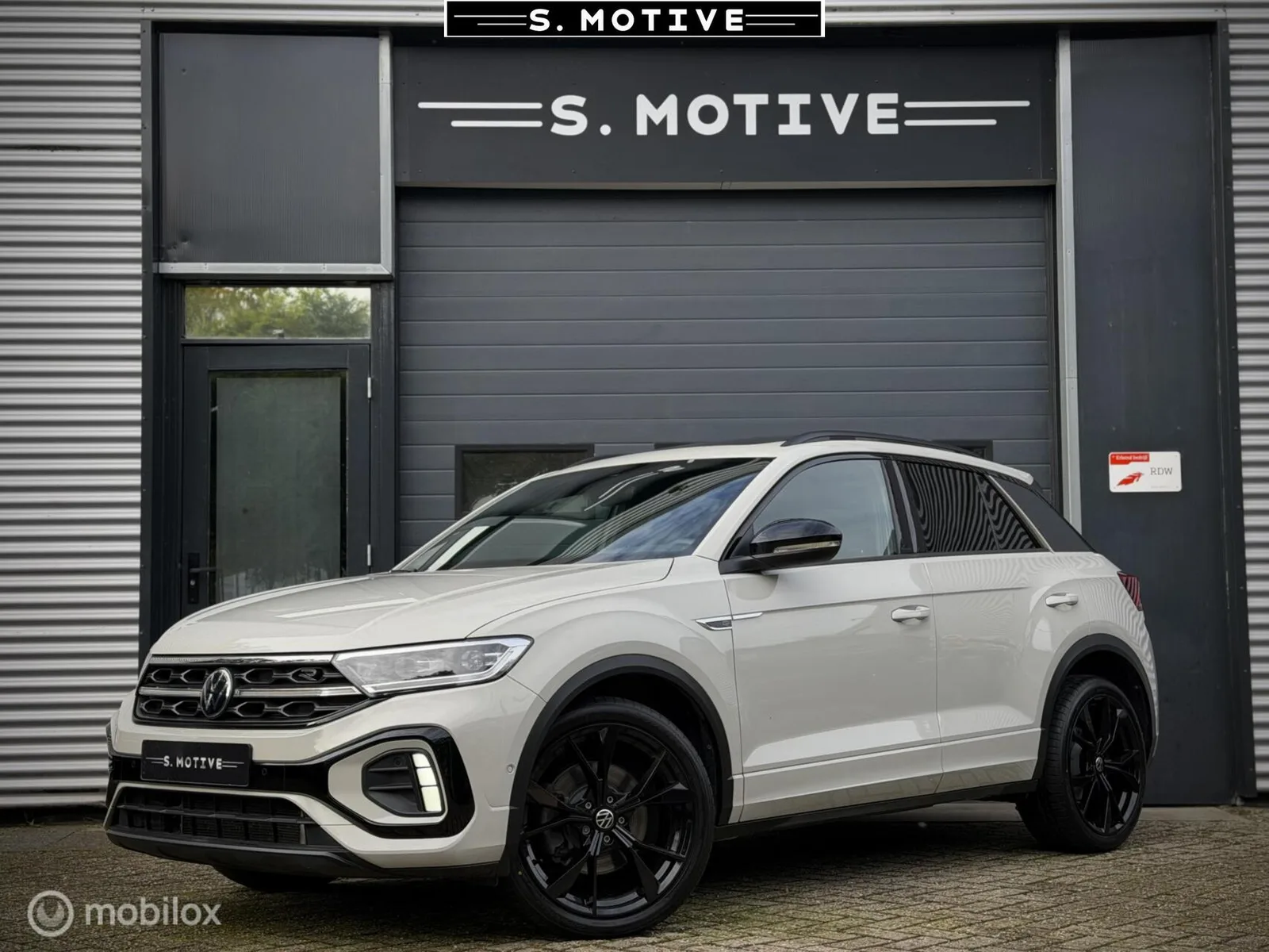 Volkswagen T-Roc (2024) — foto 1
