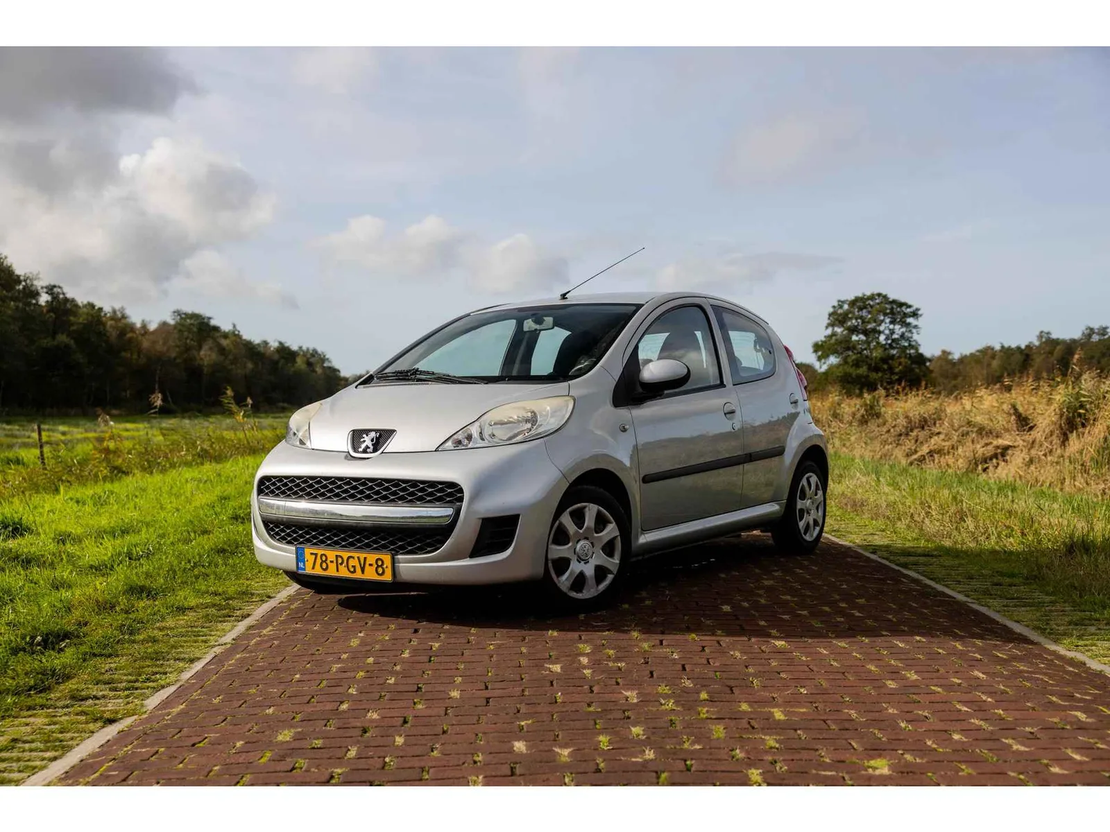 Peugeot 107 (2011) — foto 1