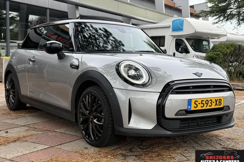 MINI Cooper (2023)