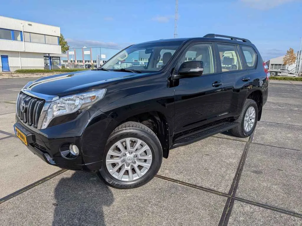 Toyota Land Cruiser (2017) — foto 1