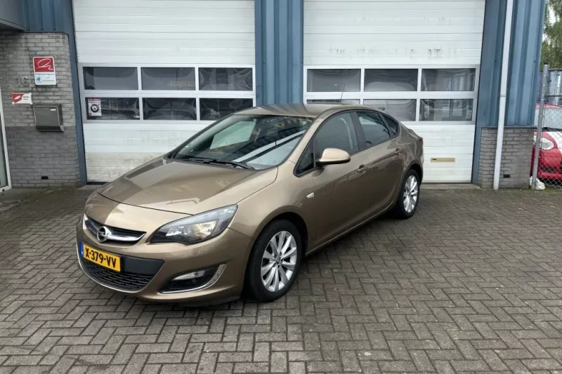 Opel Astra (2012)