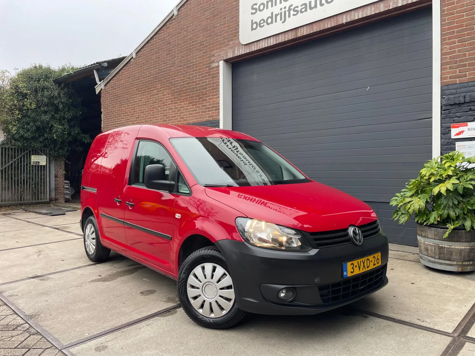 Volkswagen Caddy (2012) — foto 1