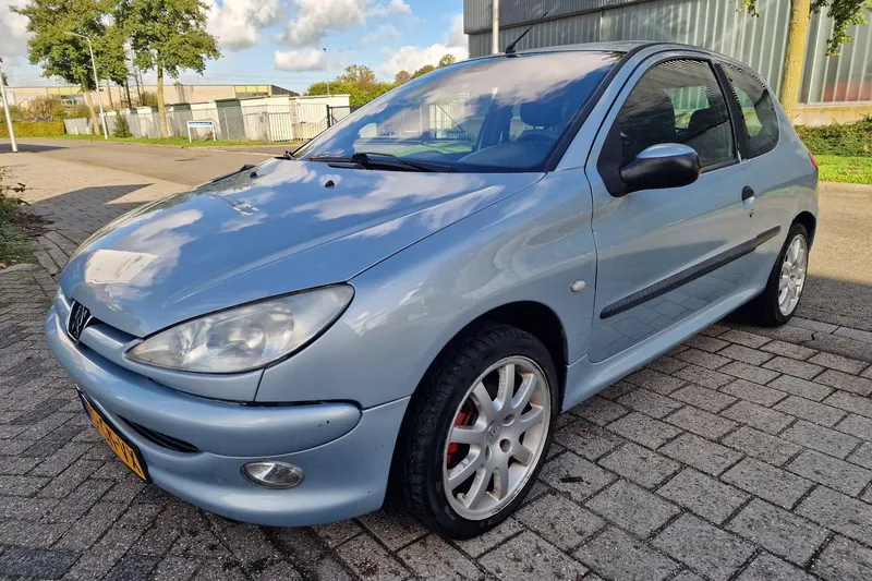 Peugeot 206 (2001)