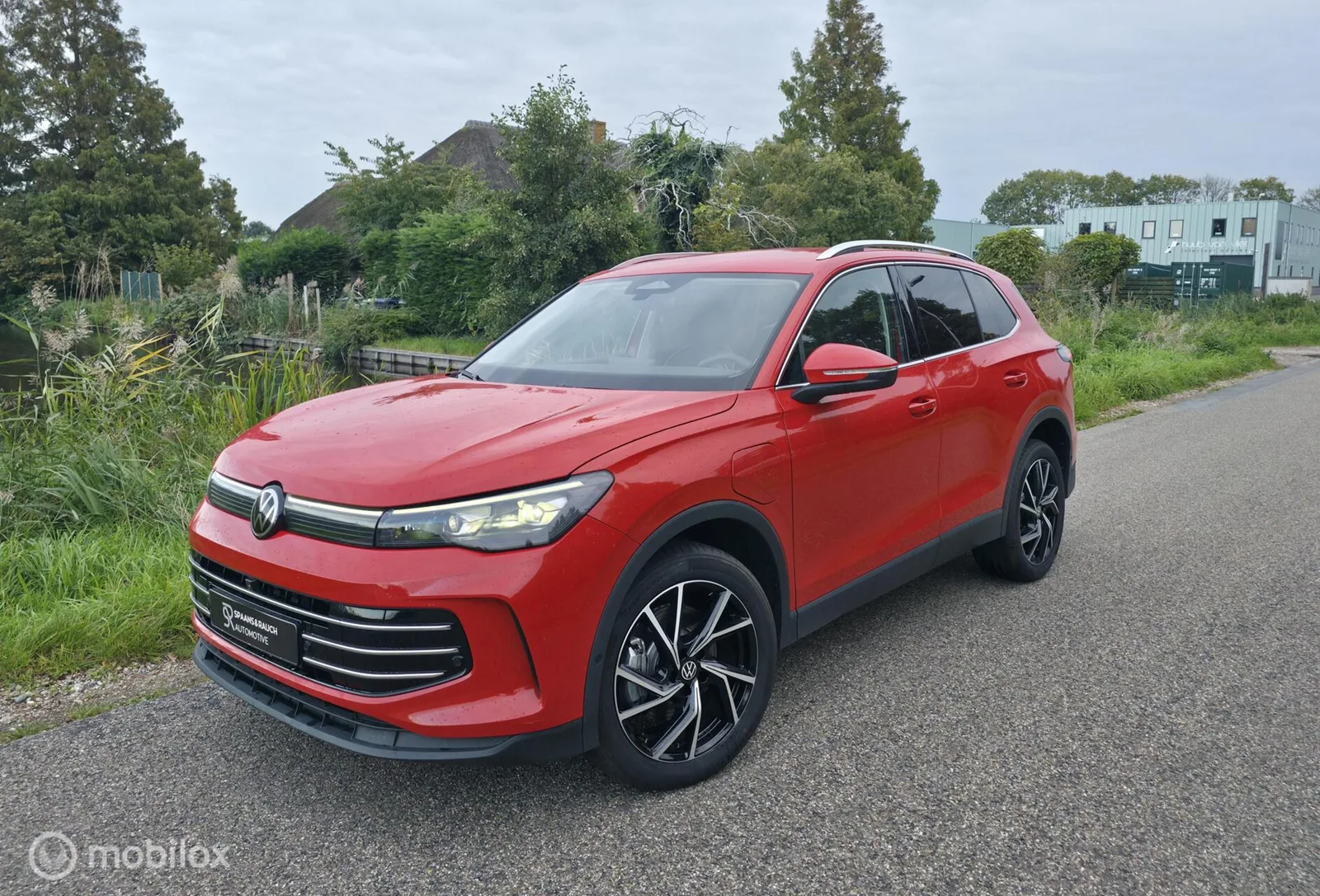 Volkswagen Tiguan (2024) — foto 1