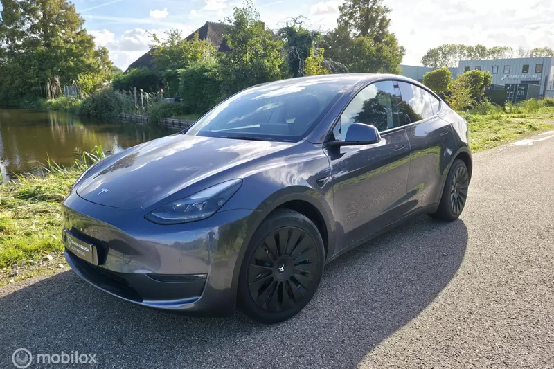 Tesla Model Y (2021)
