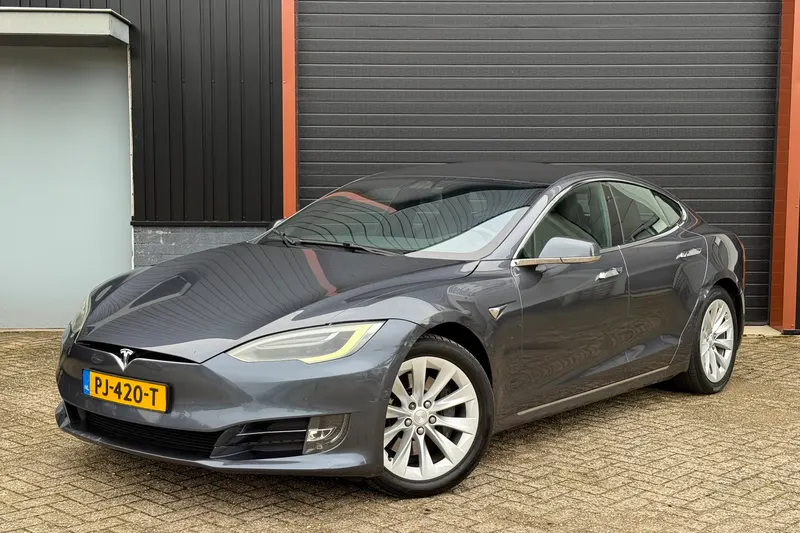 Tesla Model S (2017)