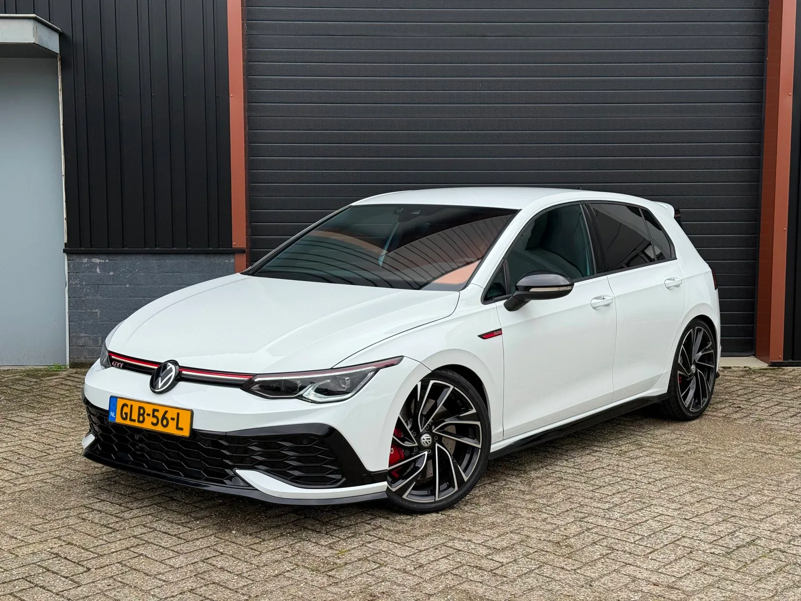 Volkswagen Golf (2021) — foto 1