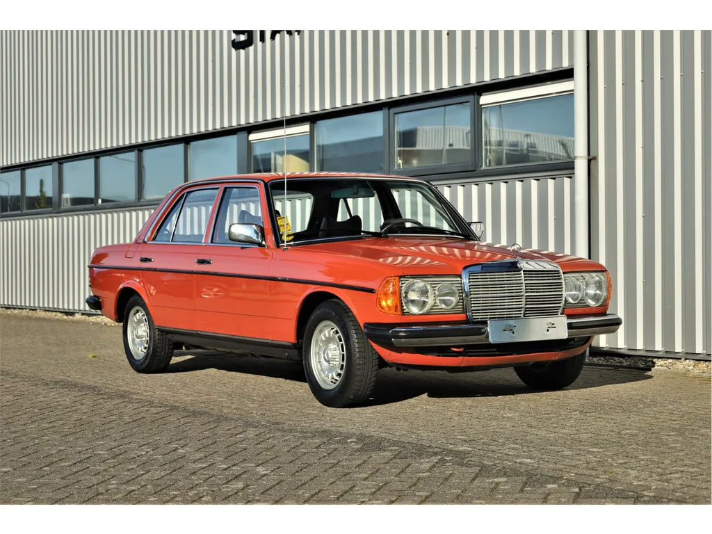 Mercedes-Benz 200-Serie (1978) — foto 1