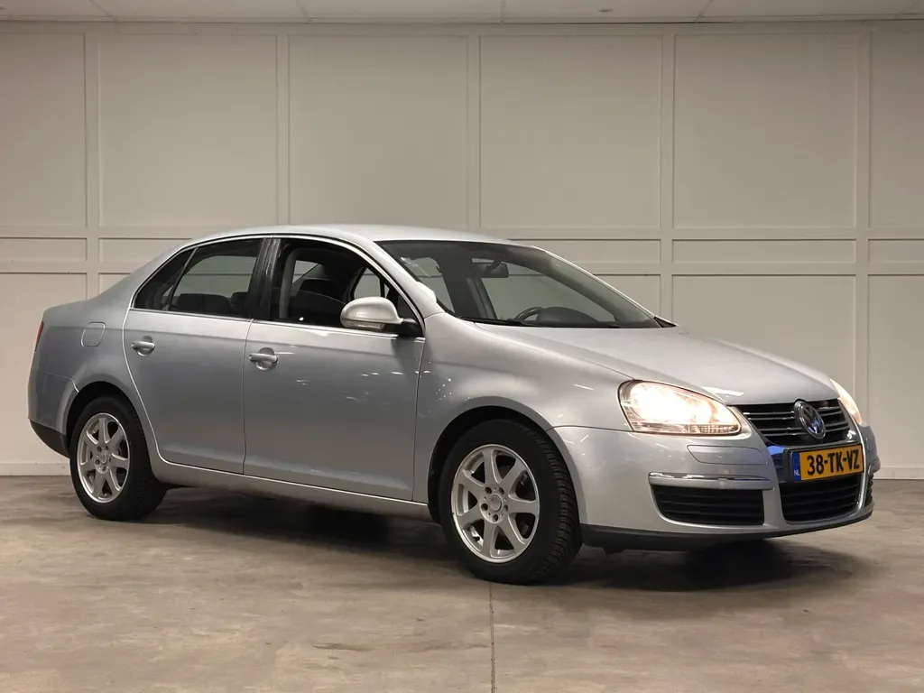 Volkswagen Jetta (2006) — foto 1