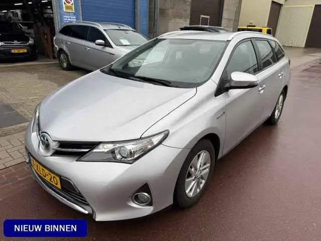 Toyota Auris (2014) — foto 1