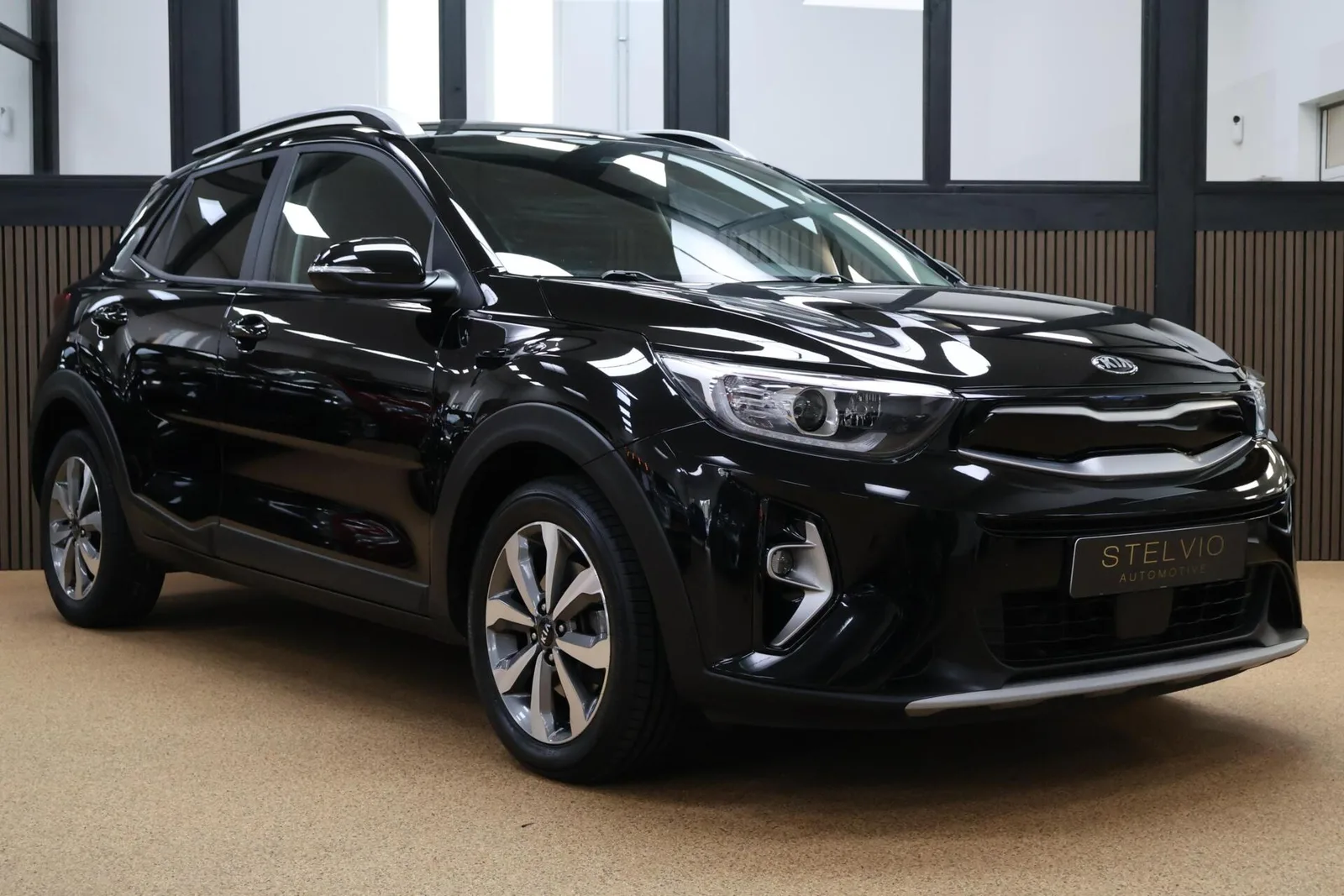 Kia Stonic (2021) — foto 1