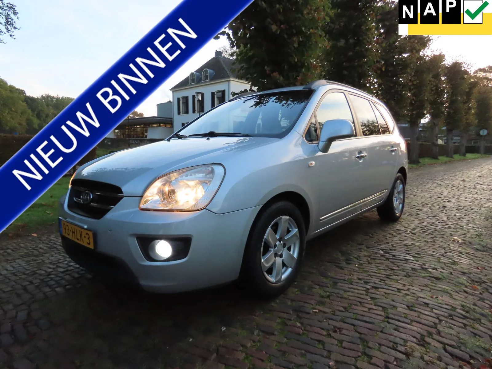 Kia Carens (2009) — foto 1