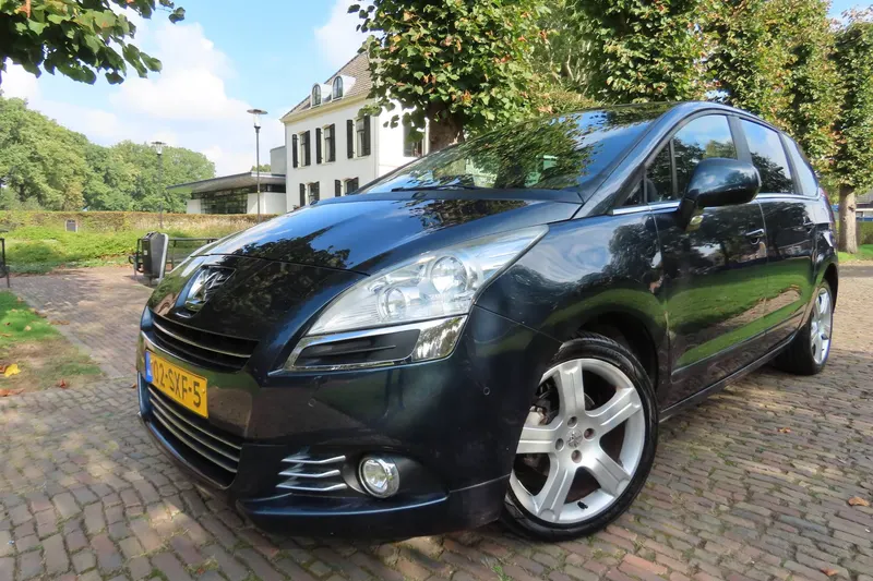 Peugeot 5008 (2012)