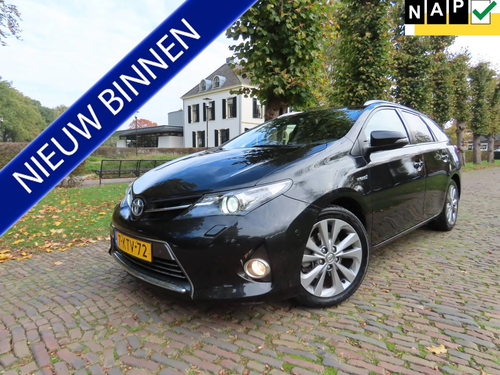 Toyota Auris (2013) — foto 1