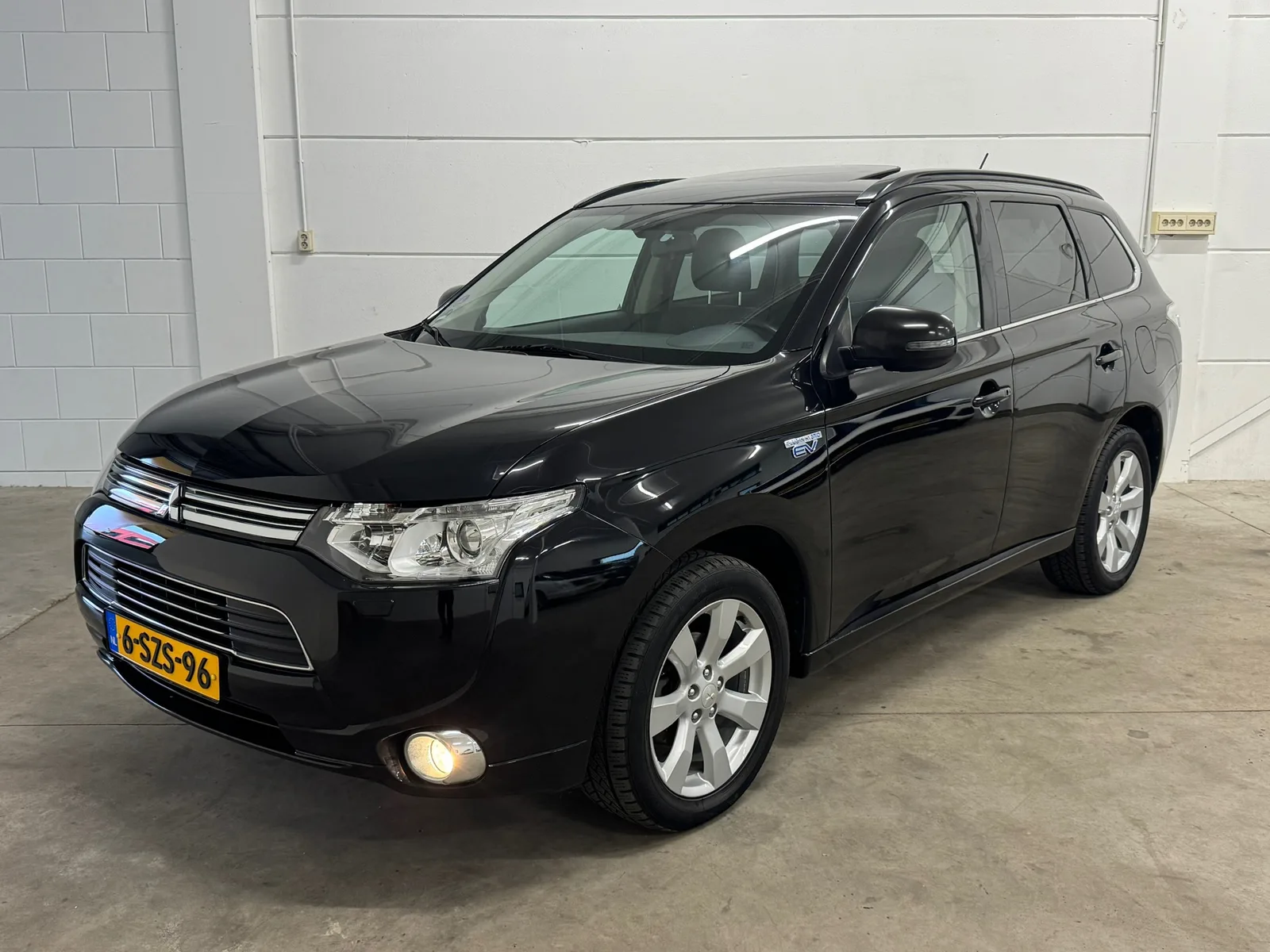 Mitsubishi Outlander (2013) — foto 1