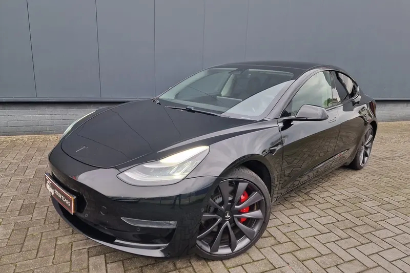 Tesla Model 3 (2019)