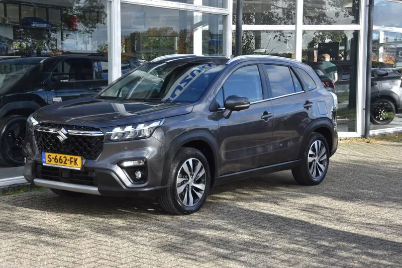 Suzuki S-Cross (2023)