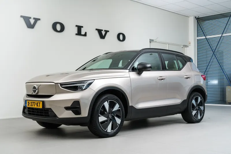 Volvo XC40 (2023)