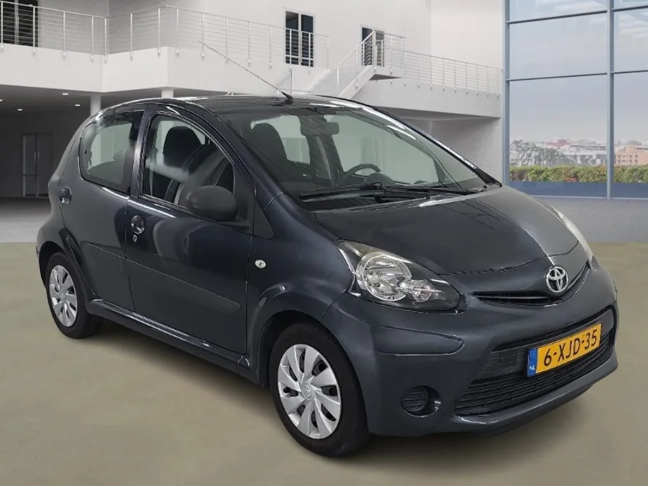 Toyota Aygo (2014) — foto 1