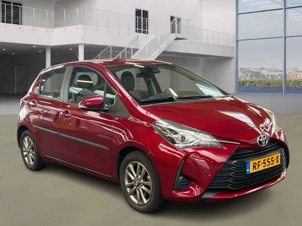 Toyota Yaris (2017) — foto 1