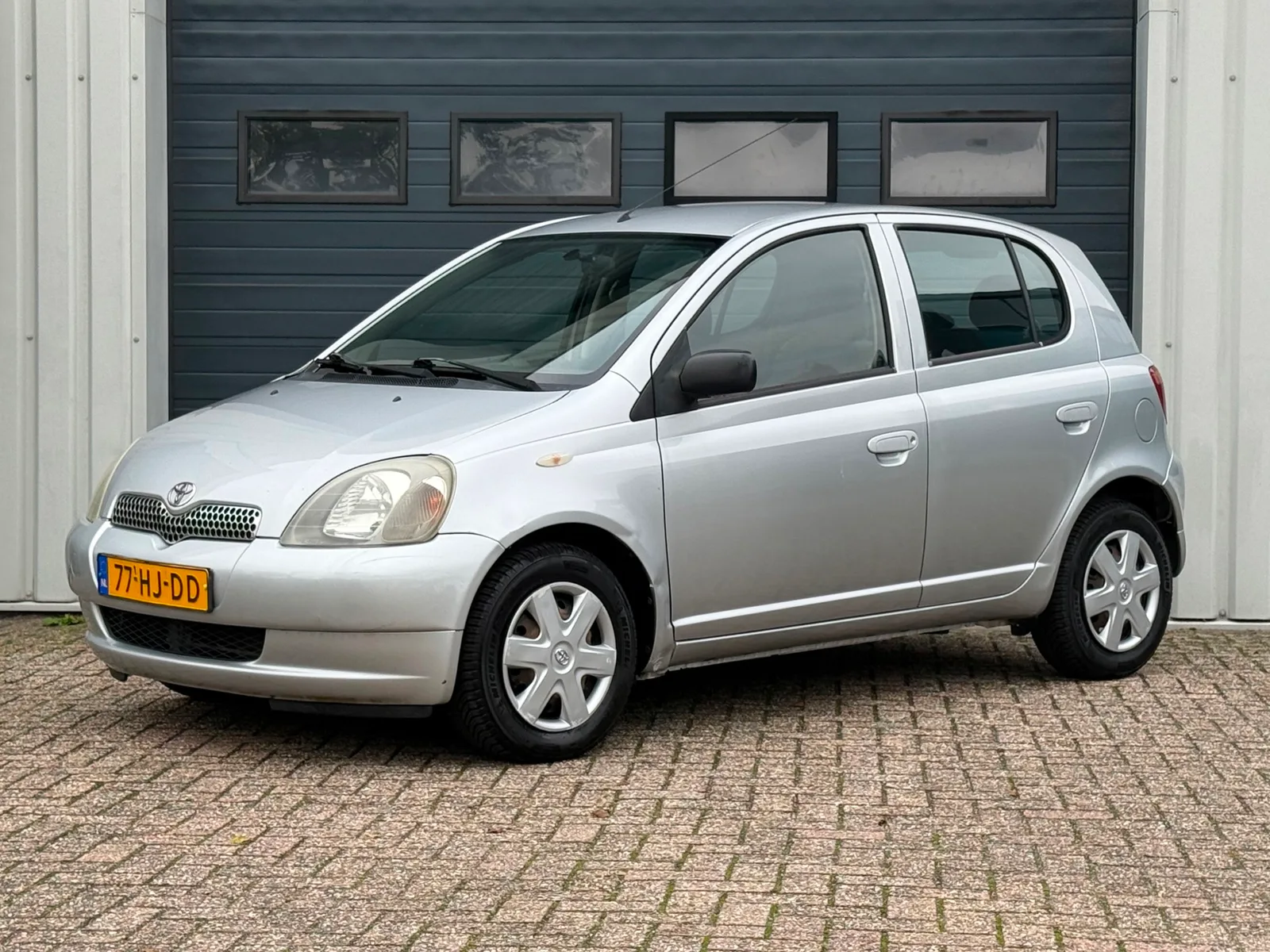 Toyota Yaris (2001) — foto 1