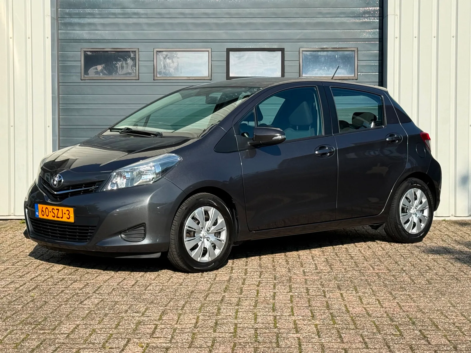 Toyota Yaris (2012) — foto 1