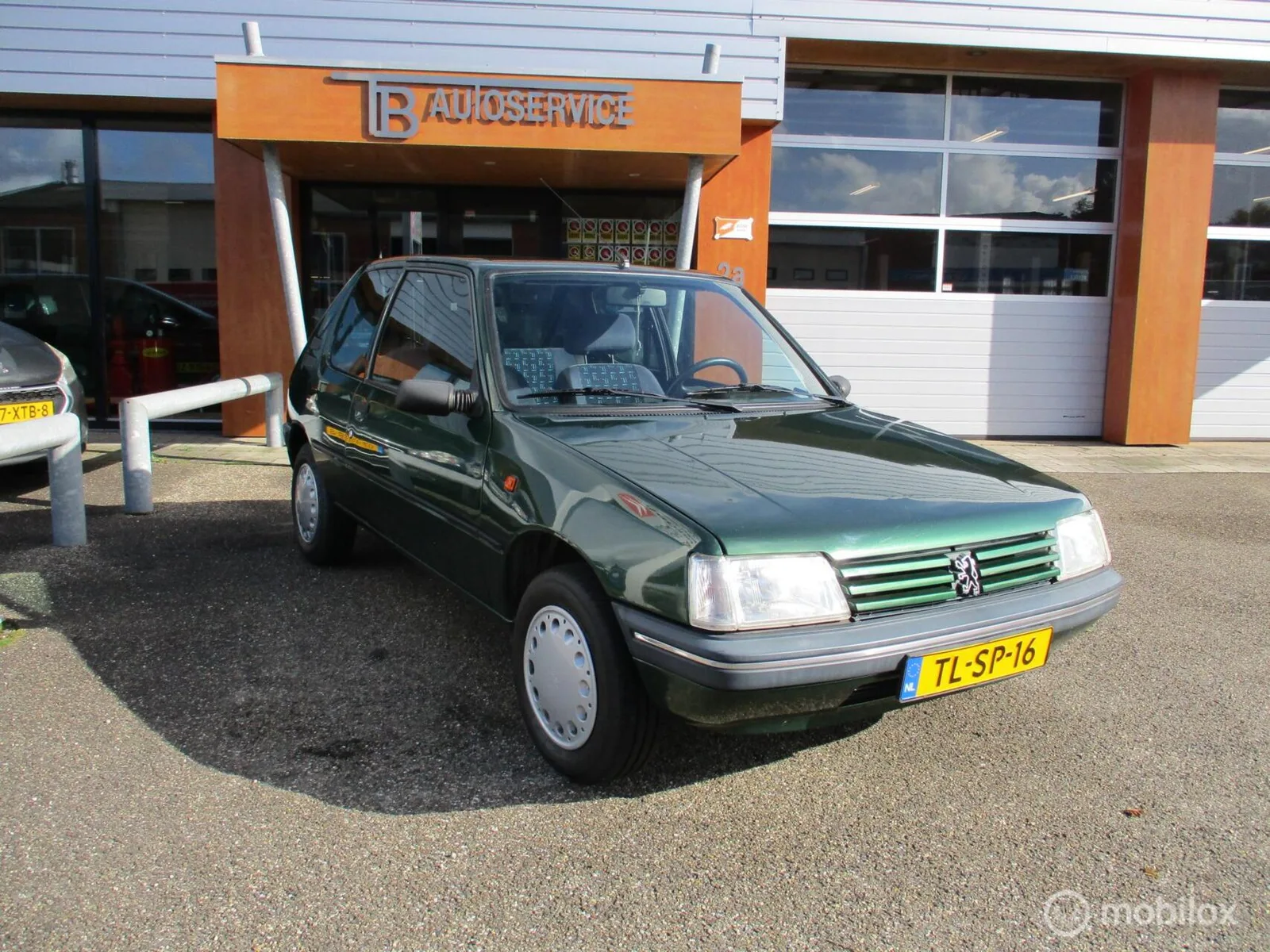 Peugeot 205 (1998) — foto 1