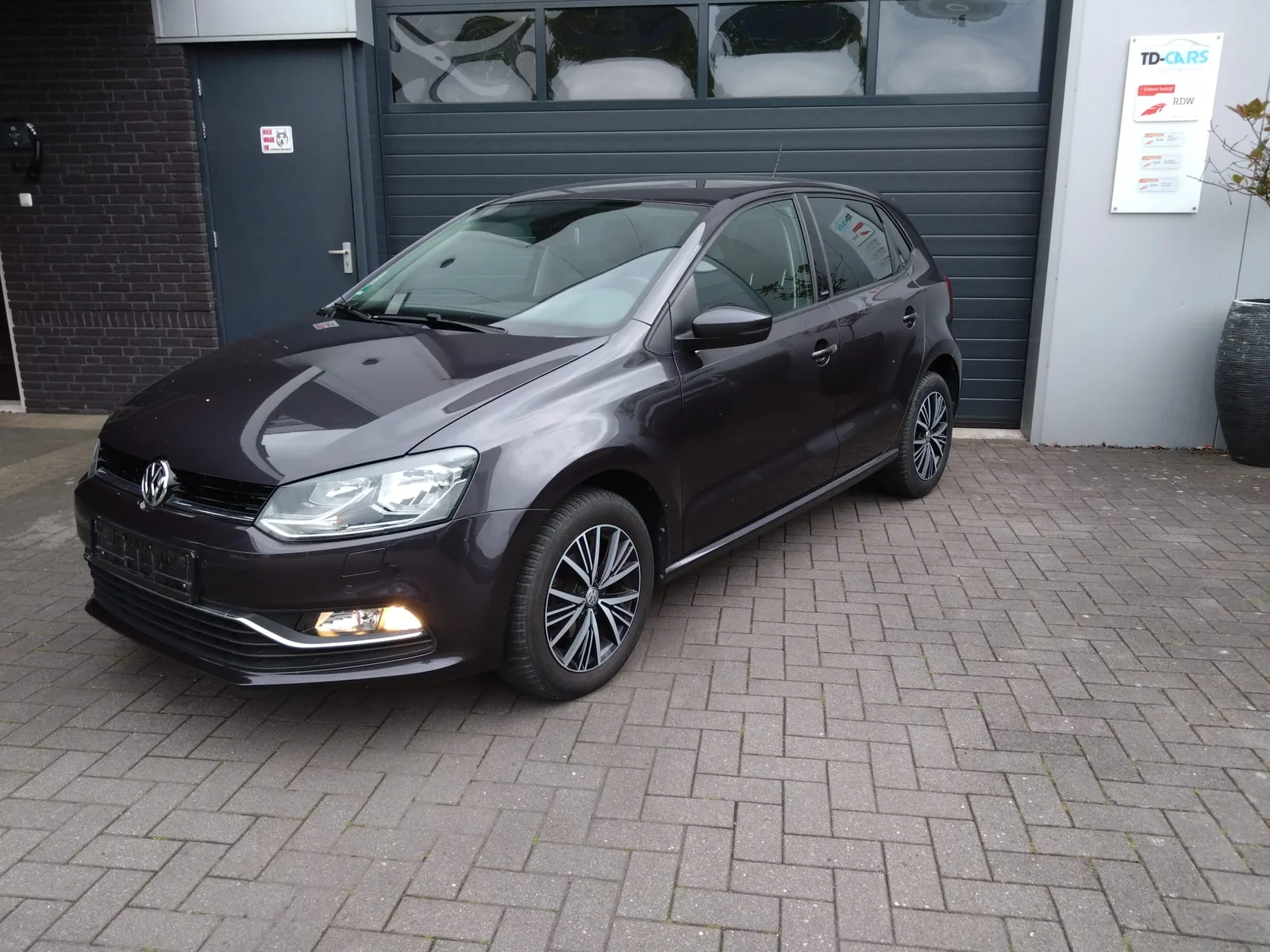 Volkswagen Polo (2016) — foto 1
