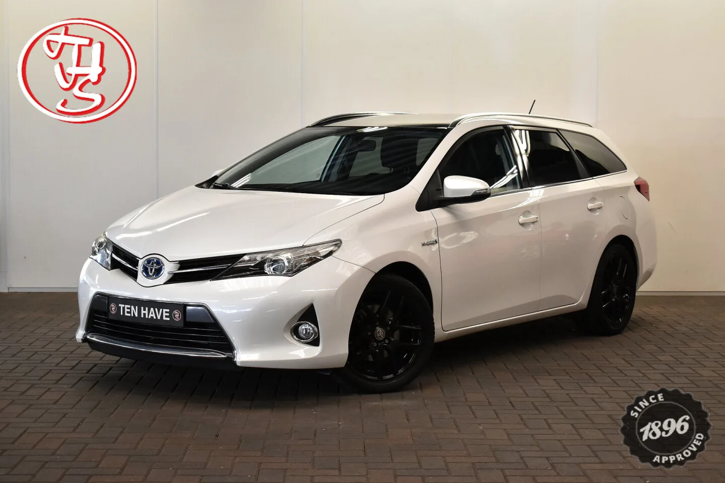 Toyota Auris (2014) — foto 1