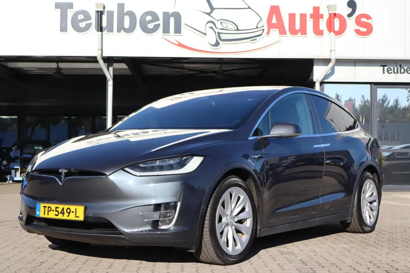 Tesla Model X (2018)