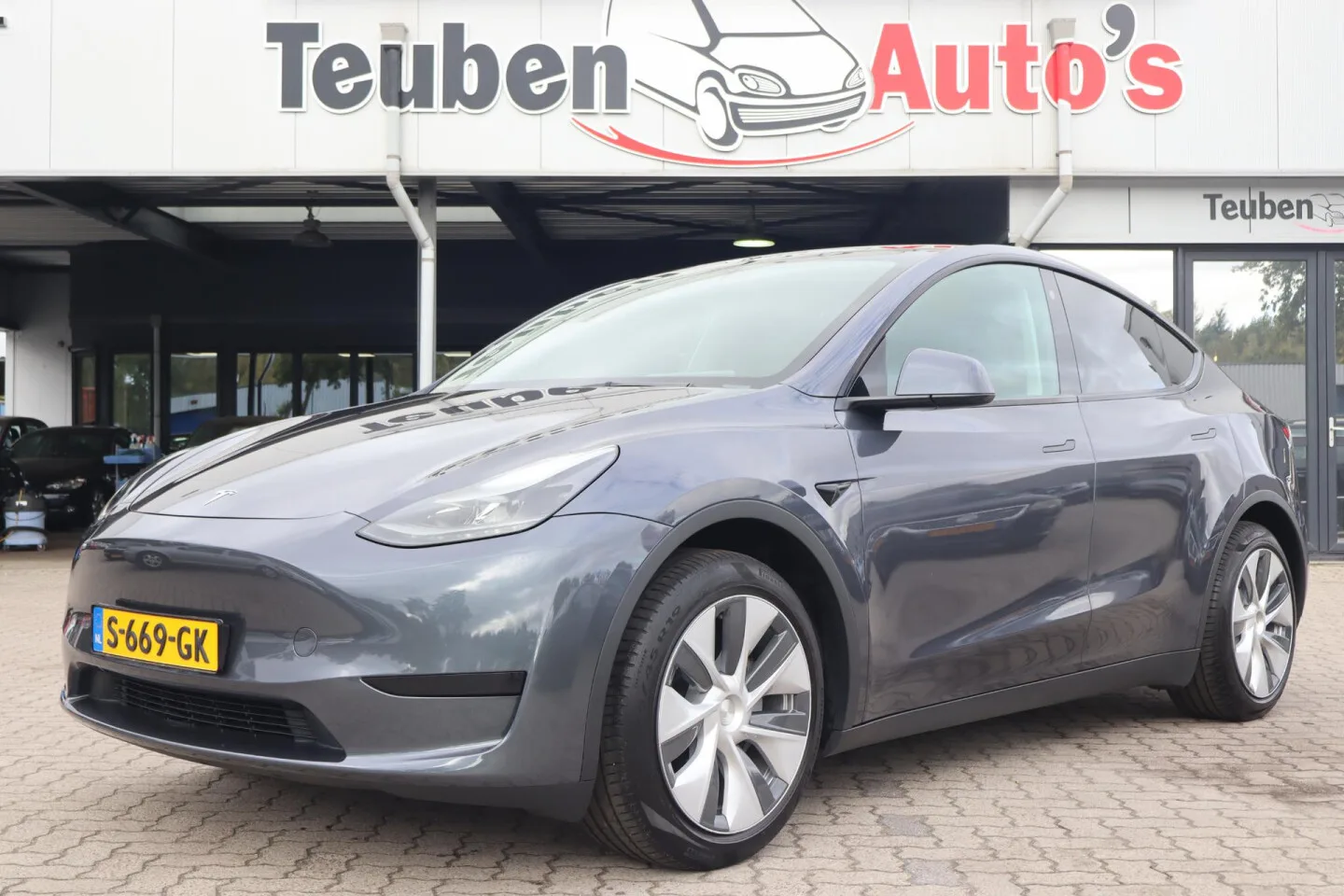 Tesla Model Y (2023) — foto 1